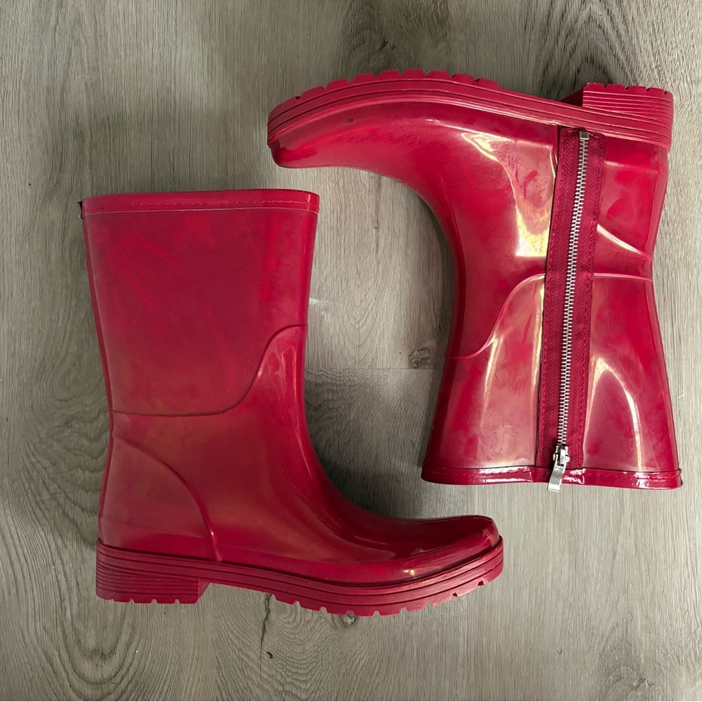 Women's Unlisted by Kenneth Cole Stylish Red Rain Boots - SIZE 8